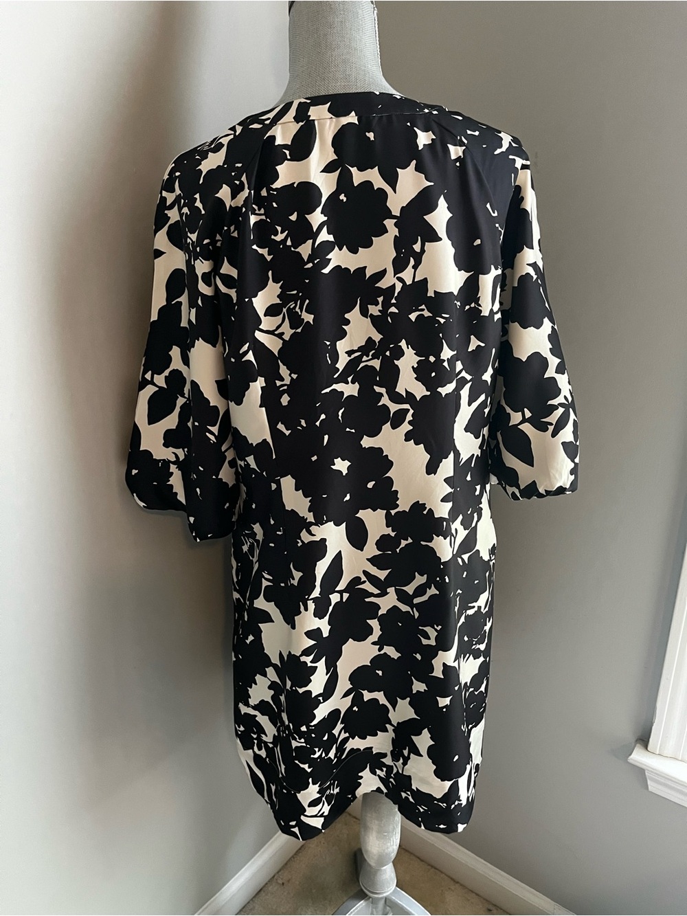 Banana Republic Black and White Floral Dress - Picture 4 of 5